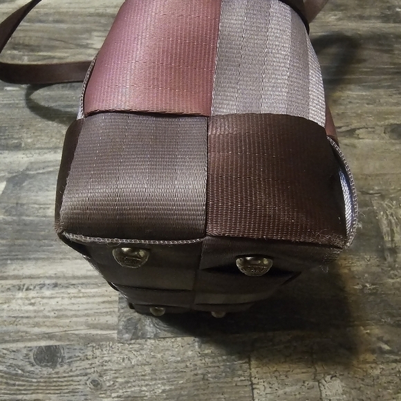HARVEYS Limited Edition Seatbelt Bag - Picture 8 of 15